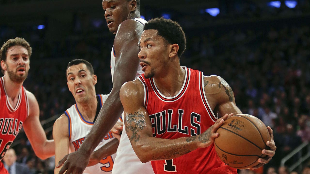 Bulls blow out Knicks in point guard Derrick Rose's return